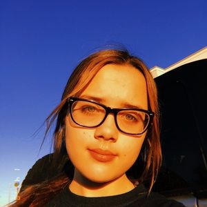 Meet your Posher, Macie